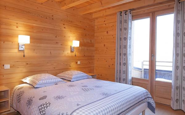 Immeuble à vendre    13 pièces • 664 m2 Cordon