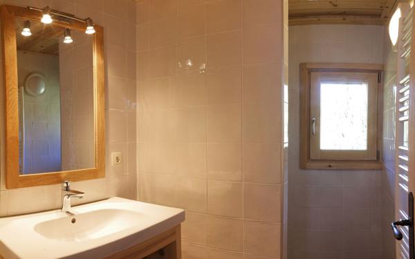 Immeuble à vendre    13 pièces • 664 m2 Cordon