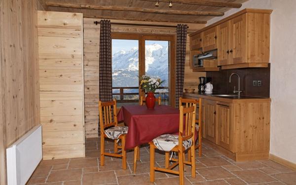 Immeuble à vendre    13 pièces • 664 m2 Cordon