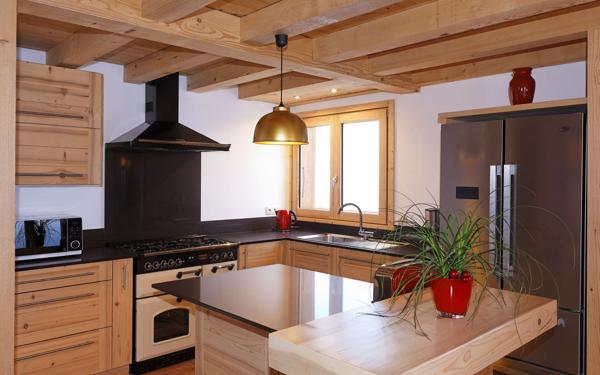 Immeuble à vendre    13 pièces • 664 m2 Cordon