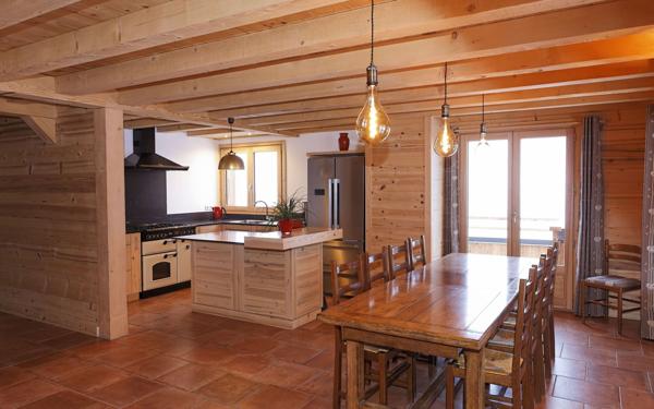 Immeuble à vendre    13 pièces • 664 m2 Cordon