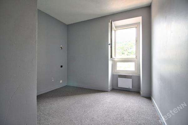 Appartement T3 idéalement situé. Balcon, ascenseur, cave et belle luminosité