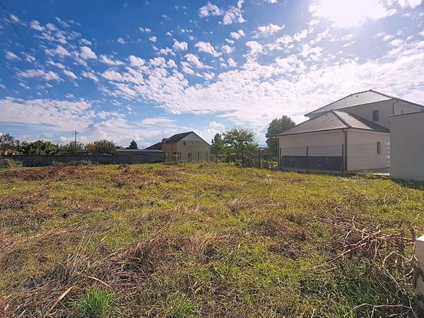 Terrain 10 min PAU 701 m2