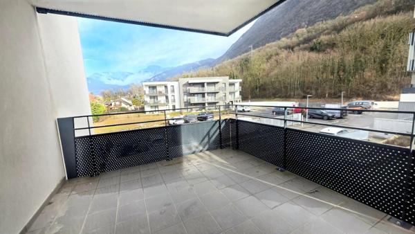 Appartement  T2 Challes Les Eaux  43 m2 avec garage