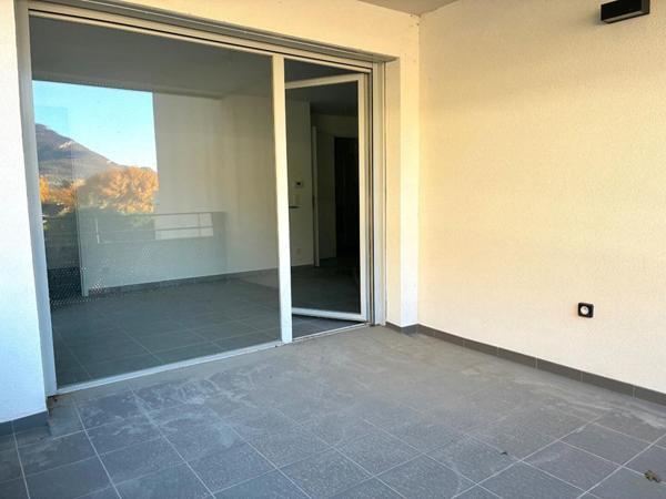 Appartement  T2 Challes Les Eaux  43 m2 avec garage