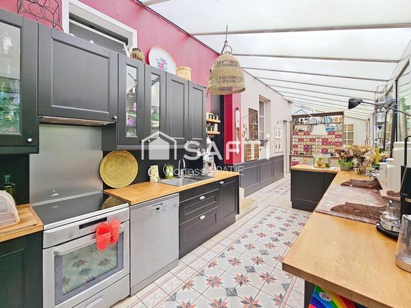 Charme d'une meulière (parquet, moulures, cheminée)