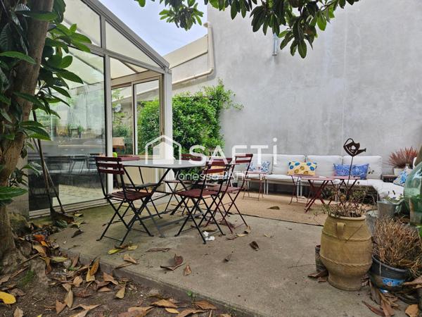 Charme d'une meulière (parquet, moulures, cheminée)