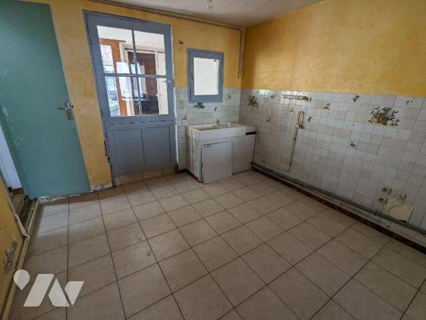 Maison à Vendre à Nogent-le-Rotrou (28400) en Eure-et-Loir (28)

Charmante maison à rénover d...