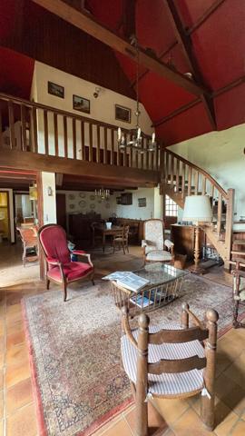 Chaumière située dans un village de pierre proche du bourg de Plougoumelen