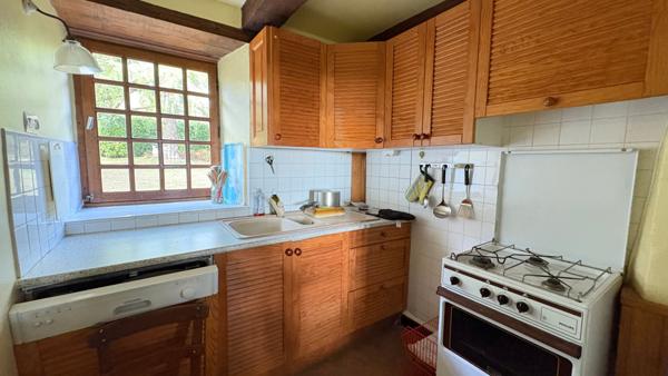 Chaumière située dans un village de pierre proche du bourg de Plougoumelen