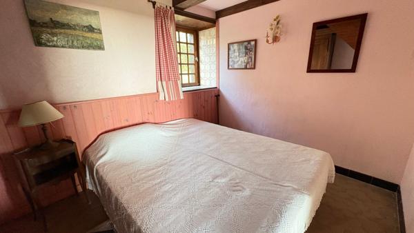 Chaumière située dans un village de pierre proche du bourg de Plougoumelen