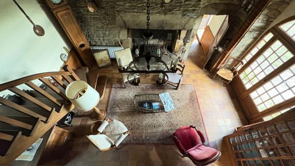 Chaumière située dans un village de pierre proche du bourg de Plougoumelen