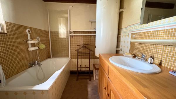 Chaumière située dans un village de pierre proche du bourg de Plougoumelen