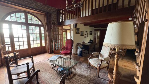 Chaumière située dans un village de pierre proche du bourg de Plougoumelen