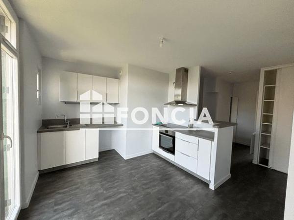 Location Appartement 3 pièces 78.83 m² - 13 AVENUE DUGUEYT JOUVIN Voiron 38500