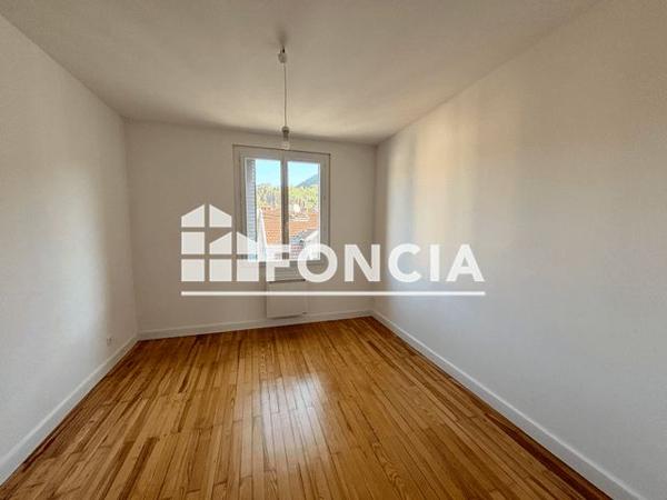 Location Appartement 3 pièces 78.83 m² - 13 AVENUE DUGUEYT JOUVIN Voiron 38500
