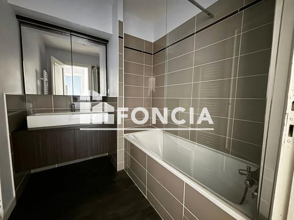 Location Appartement 3 pièces 78.83 m² - 13 AVENUE DUGUEYT JOUVIN Voiron 38500