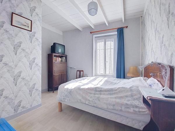 Plouha , Maison en pierre en plein centre-ville, 3 chambres et petit jardin