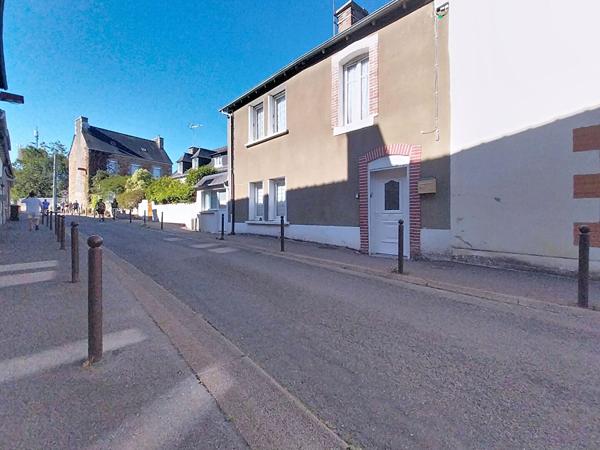 Plouha , Maison en pierre en plein centre-ville, 3 chambres et petit jardin