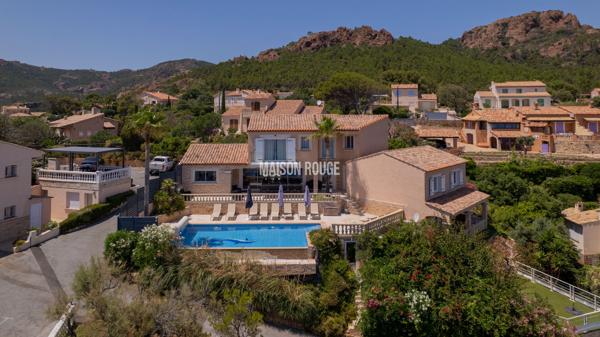 Saint-Raphaël : Villa contemporaine d'exception avec vue mer panoramique et piscine à débordement »
