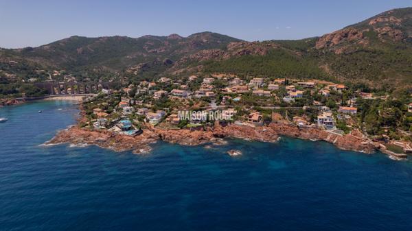 Saint-Raphaël : Villa contemporaine d'exception avec vue mer panoramique et piscine à débordement »