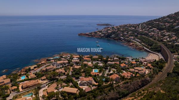 Saint-Raphaël : Villa contemporaine d'exception avec vue mer panoramique et piscine à débordement »
