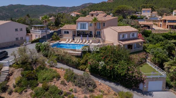 Saint-Raphaël : Villa contemporaine d'exception avec vue mer panoramique et piscine à débordement »