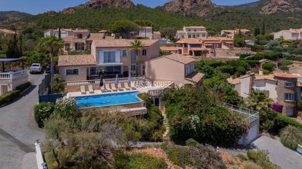 Saint-Raphaël : Villa contemporaine d'exception avec vue mer panoramique et piscine à débordement »