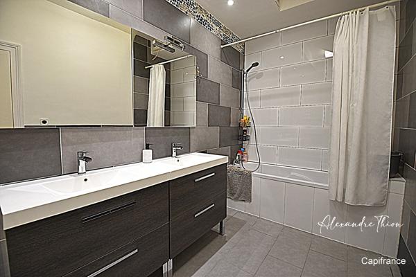 Maison à vendre 12 pièces SAINT DENIS LES BOURG (01)