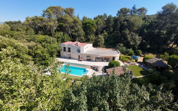 Maison à vendre    6 pièces • 245 m2 Roquefort-les-Pins