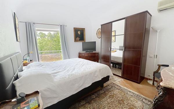 Maison à vendre    6 pièces • 245 m2 Roquefort-les-Pins