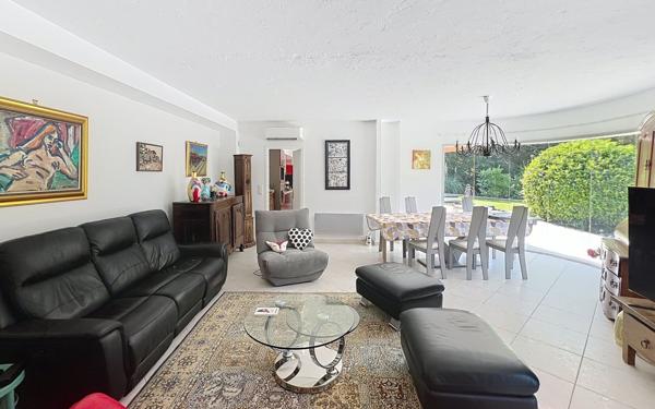 Maison à vendre    6 pièces • 245 m2 Roquefort-les-Pins