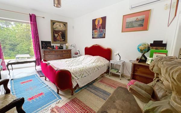 Maison à vendre    6 pièces • 245 m2 Roquefort-les-Pins