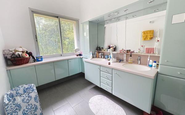 Maison à vendre    6 pièces • 245 m2 Roquefort-les-Pins