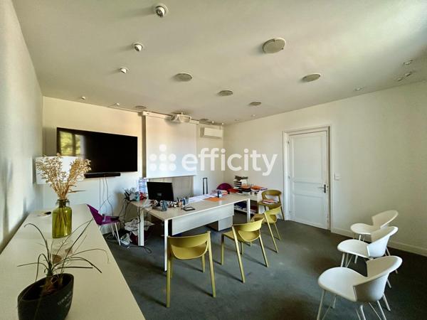 Bureau 8 pièces - 125 m²