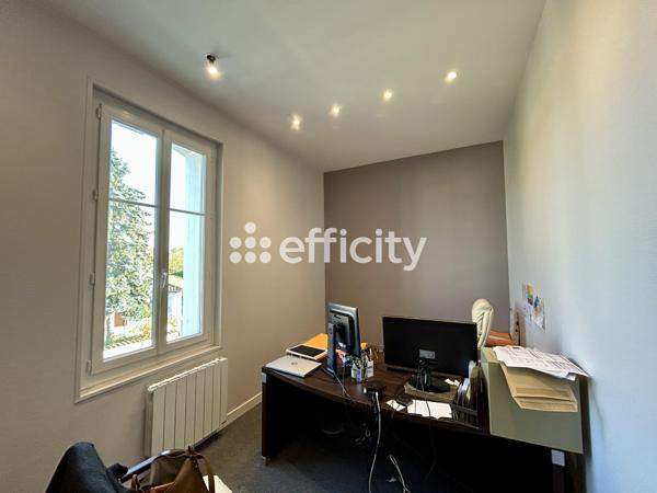 Bureau 8 pièces - 125 m²