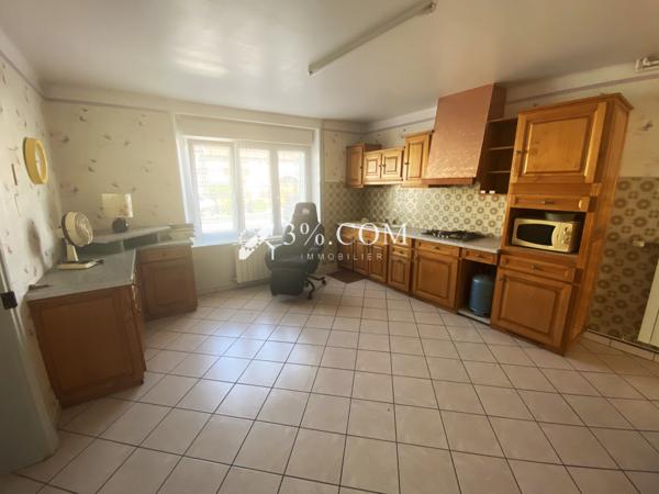 Maison 8 pièce(s) 5 chambre(s) 230 m²