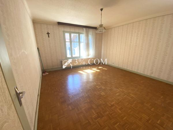 Maison 8 pièce(s) 5 chambre(s) 230 m²