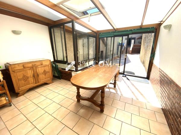 Maison 8 pièce(s) 5 chambre(s) 230 m²