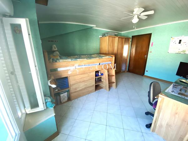 Maison 8 pièce(s) 5 chambre(s) 230 m²