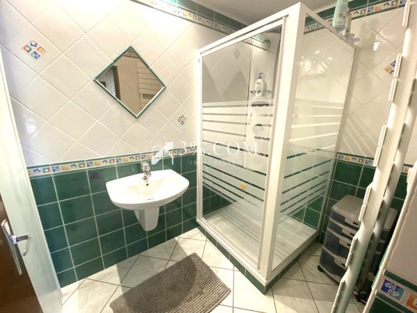 Maison 8 pièce(s) 5 chambre(s) 230 m²