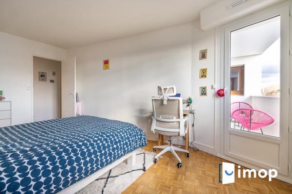 T2 dernier étage, rénové à neuf, proche centre ville