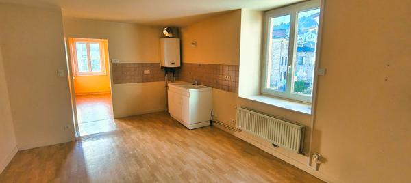 Bourg-Argental (42220) Bourg-Argental, Appartement T3 de 55m² en location non meublée