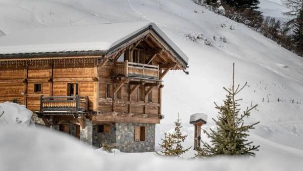 Chalet 168m² utile à La Plagne 1800 – Écrin alpin pour 11 convives avec jacuzzi & vue Mont Blanc