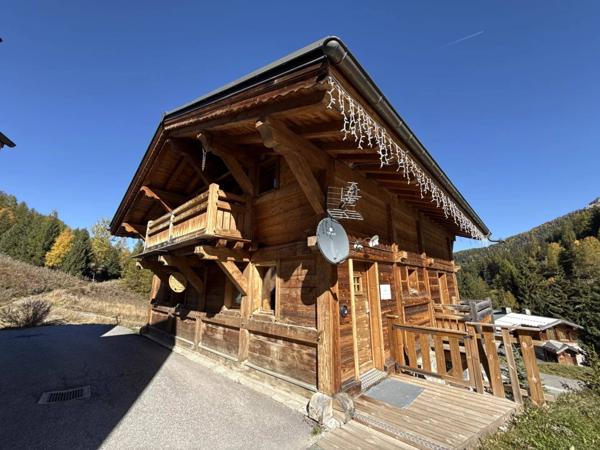 Chalet 168m² utile à La Plagne 1800 – Écrin alpin pour 11 convives avec jacuzzi & vue Mont Blanc