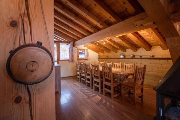 Chalet 168m² utile à La Plagne 1800 – Écrin alpin pour 11 convives avec jacuzzi & vue Mont Blanc