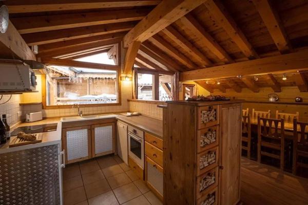 Chalet 168m² utile à La Plagne 1800 – Écrin alpin pour 11 convives avec jacuzzi & vue Mont Blanc