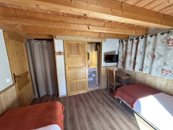 Chalet 168m² utile à La Plagne 1800 – Écrin alpin pour 11 convives avec jacuzzi & vue Mont Blanc