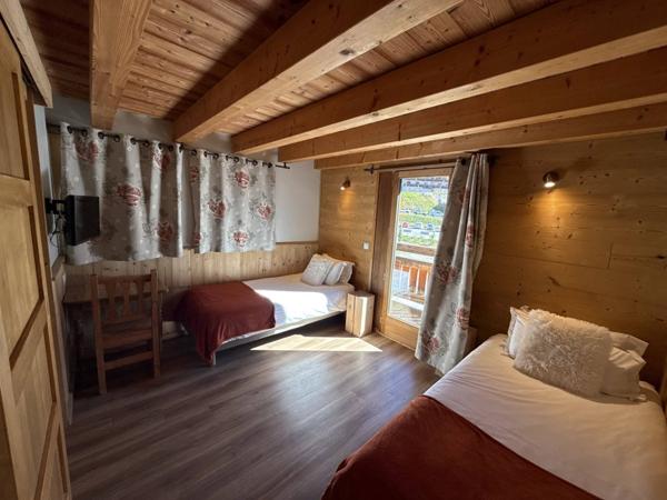 Chalet 168m² utile à La Plagne 1800 – Écrin alpin pour 11 convives avec jacuzzi & vue Mont Blanc