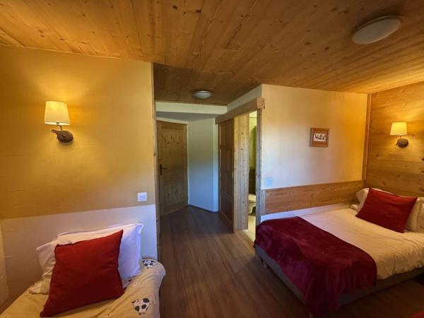 Chalet 168m² utile à La Plagne 1800 – Écrin alpin pour 11 convives avec jacuzzi & vue Mont Blanc